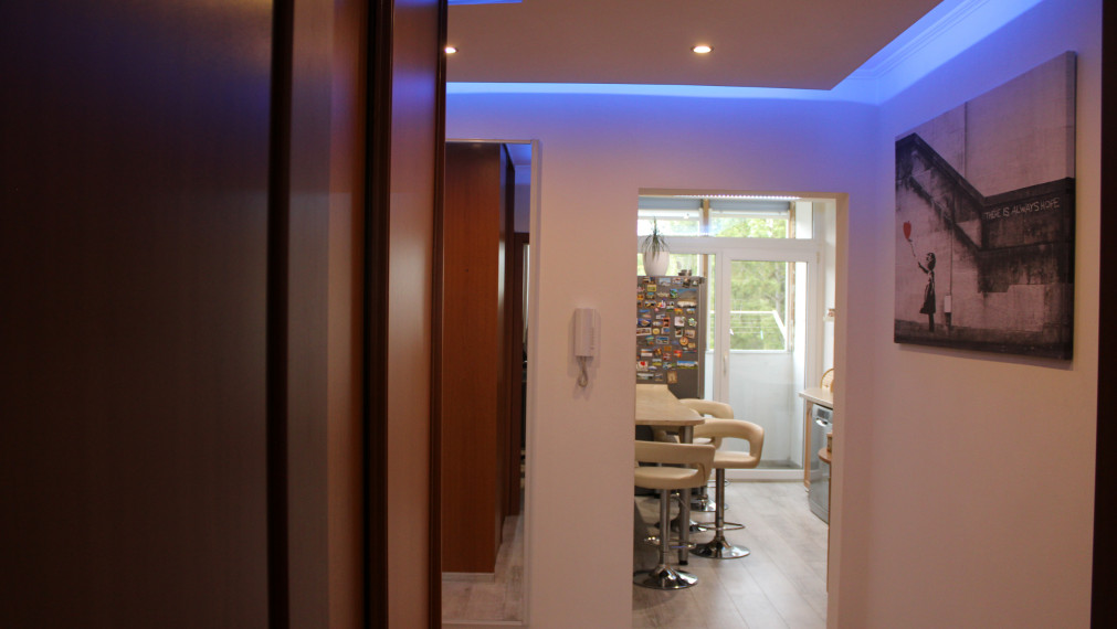 EXKLUZÍVNE-SPEKTRUM REALITY- Na Predaj kompletne rekonštruovaný 3-izbový  byt, 64 m2 s loggiou, Handlová