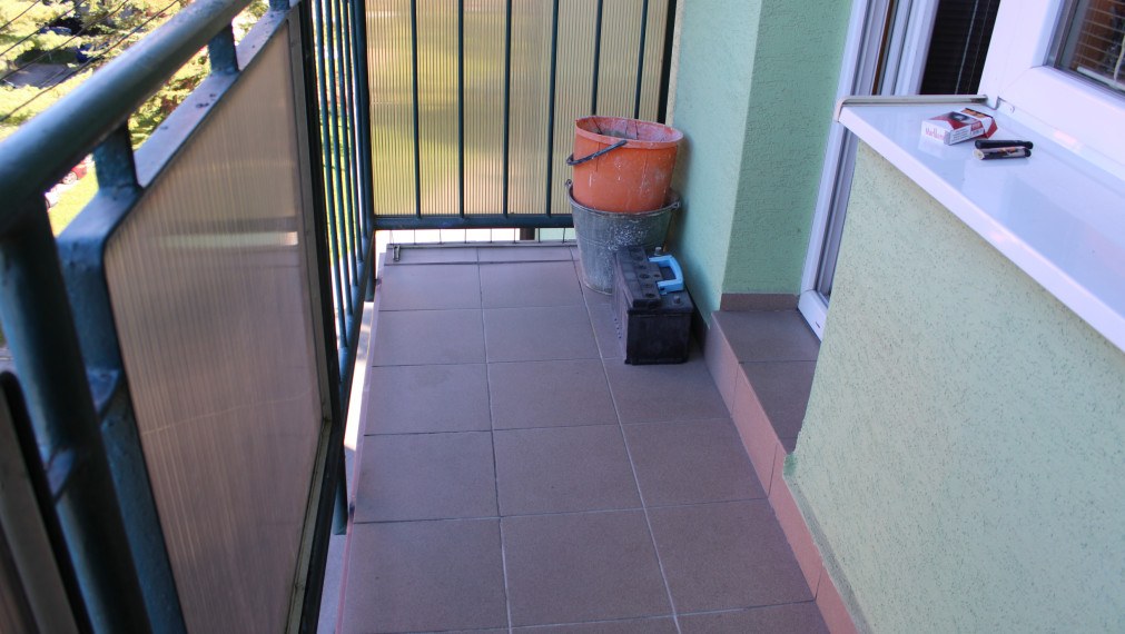 EXKLUZÍVNE-SPEKTRUM REALITY- Na Predaj  3-izbový byt, 65 m2 s balkónom, Handlová