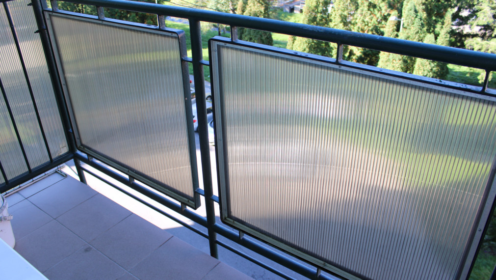 EXKLUZÍVNE-SPEKTRUM REALITY- Na Predaj  3-izbový byt, 65 m2 s balkónom, Handlová