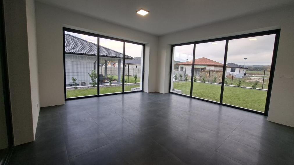 Exkluzívne iba u nás krásna novostavba v obci Uhrovec - dokončená