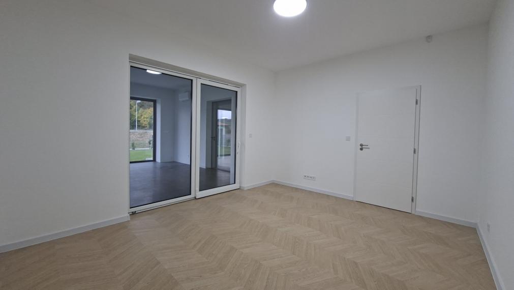 Exkluzívne iba u nás krásna novostavba v obci Uhrovec - dokončená