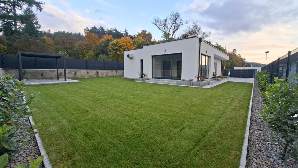 Exkluzívne iba u nás krásna novostavba v obci Uhrovec - dokončená