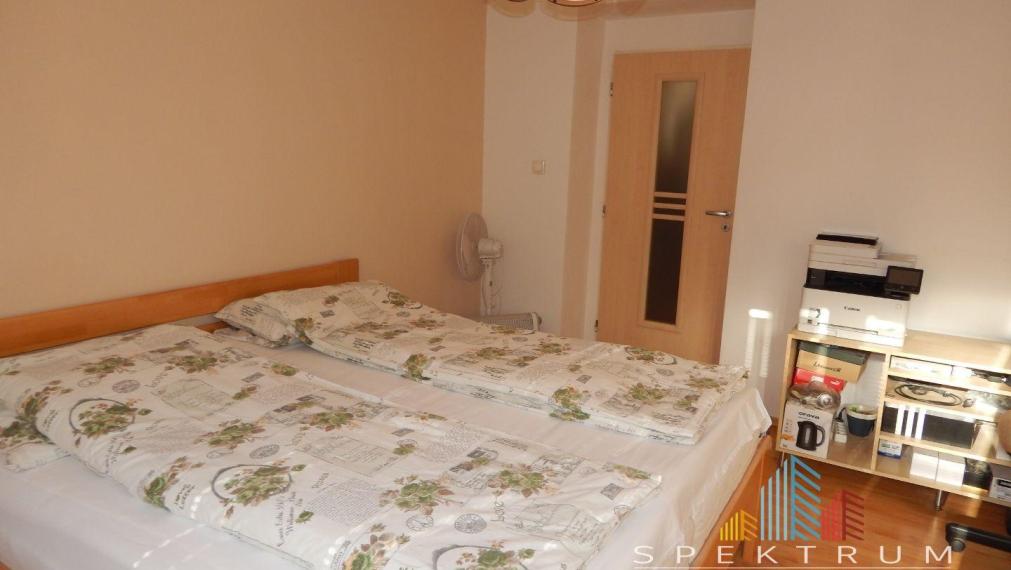 SPEKTRUM REALITY- Na Predaj komplet rekonštruovaný 2-izbový byt, 67 m2, Handlová, ul. Partizánska