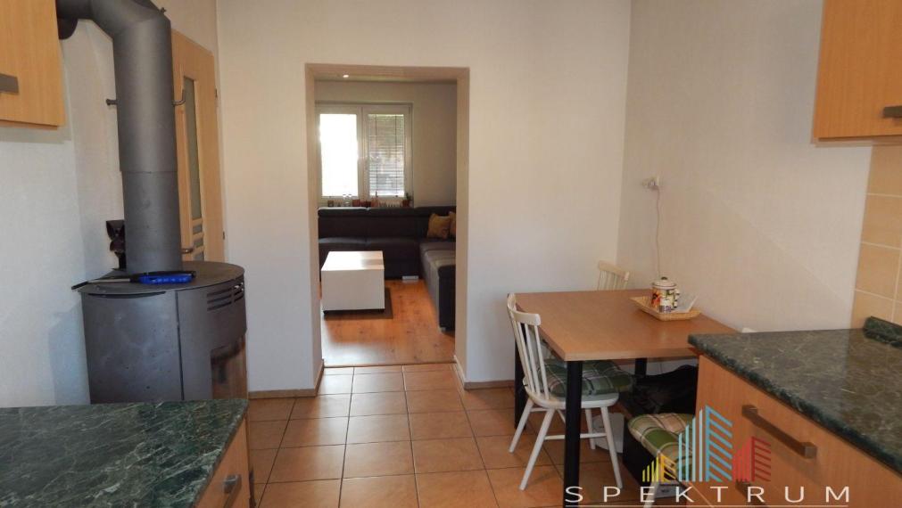 SPEKTRUM REALITY- Na Predaj komplet rekonštruovaný 2-izbový byt, 67 m2, Handlová, ul. Partizánska