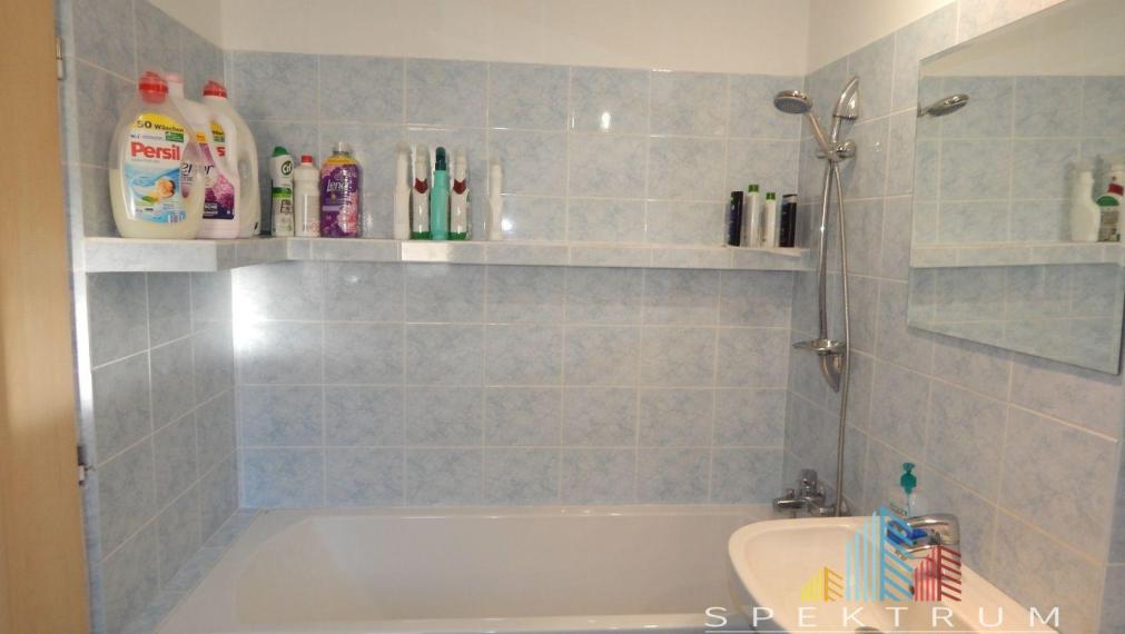 SPEKTRUM REALITY- Na Predaj komplet rekonštruovaný 2-izbový byt, 67 m2, Handlová, ul. Partizánska