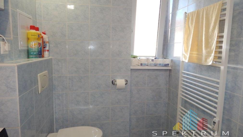 SPEKTRUM REALITY- Na Predaj komplet rekonštruovaný 2-izbový byt, 67 m2, Handlová, ul. Partizánska