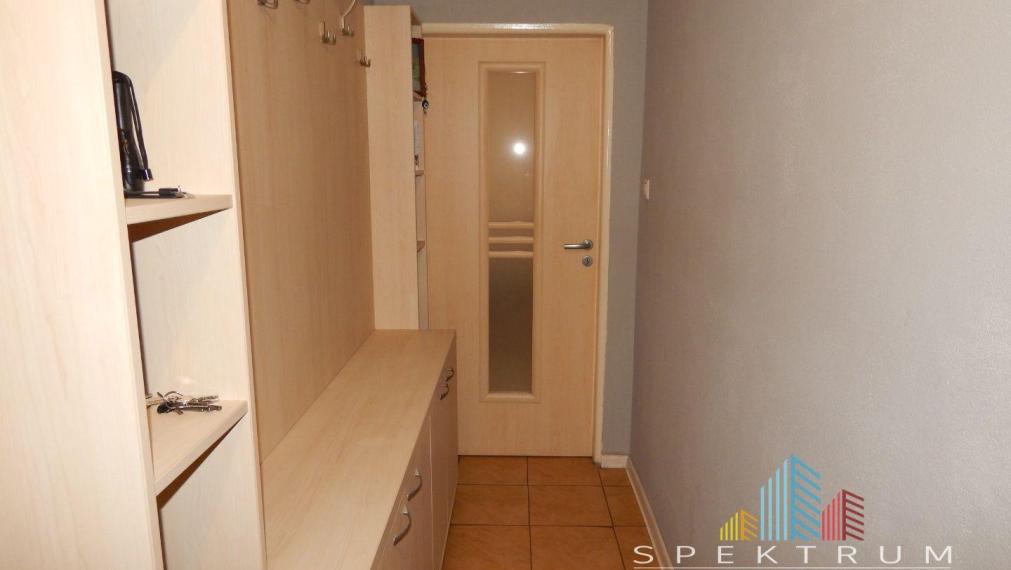 SPEKTRUM REALITY- Na Predaj komplet rekonštruovaný 2-izbový byt, 67 m2, Handlová, ul. Partizánska