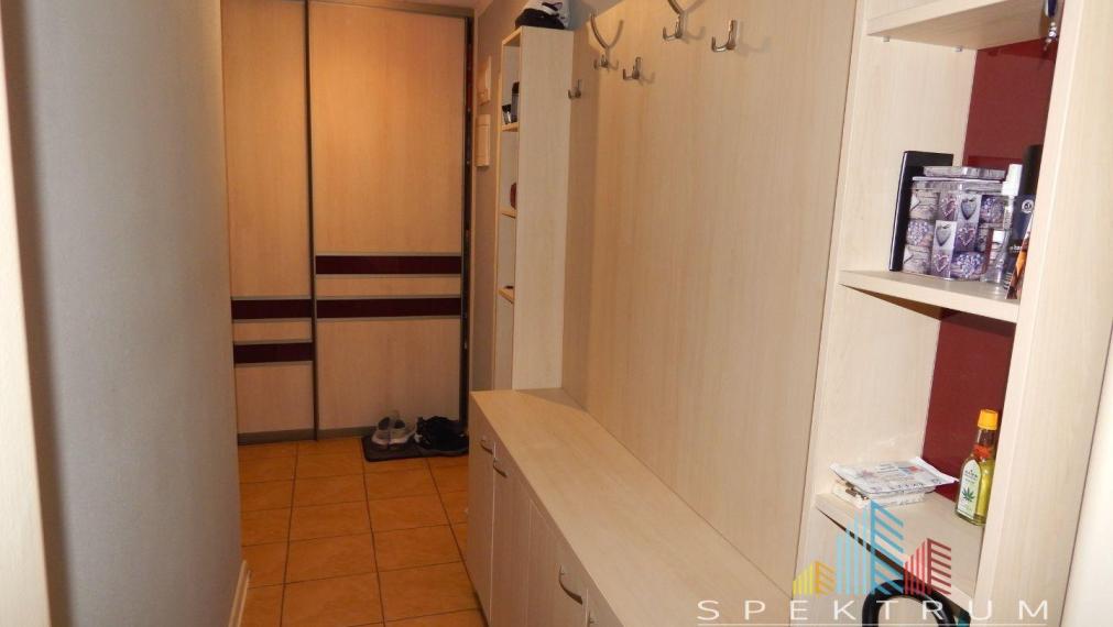 SPEKTRUM REALITY- Na Predaj komplet rekonštruovaný 2-izbový byt, 67 m2, Handlová, ul. Partizánska