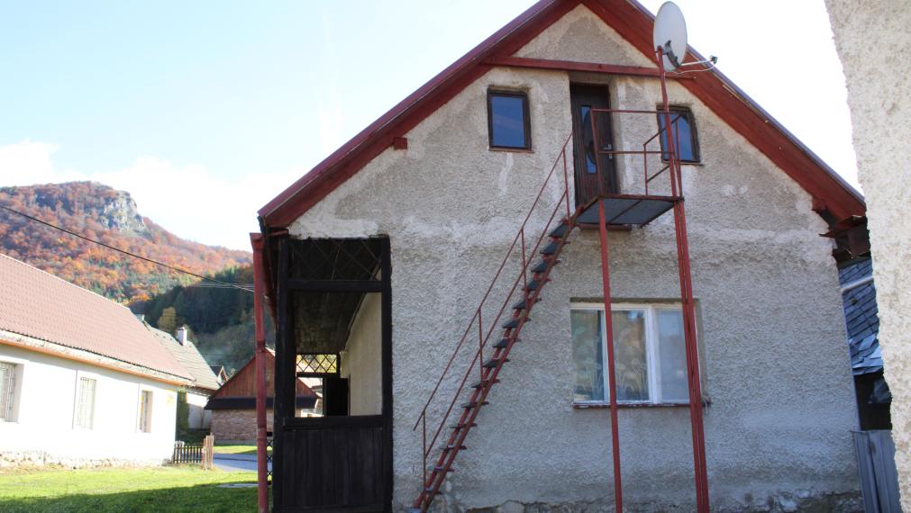 SPEKTRUM REALITY - Na Predaj  rodinný dom/ chalupa s pozemkom 819.38 m2 , Temeš, okres Prievidza