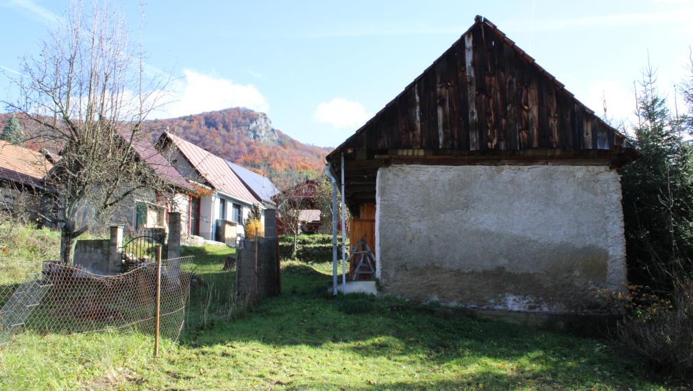 SPEKTRUM REALITY - Na Predaj  rodinný dom/ chalupa s pozemkom 819.38 m2 , Temeš, okres Prievidza