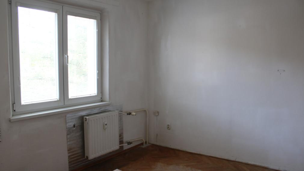 EXKLUZÍVNE-SPEKTRUM REALITY- Na Predaj 3-izbový byt, 62 m2 s balkónom, Handlová, ul. Prievidzská