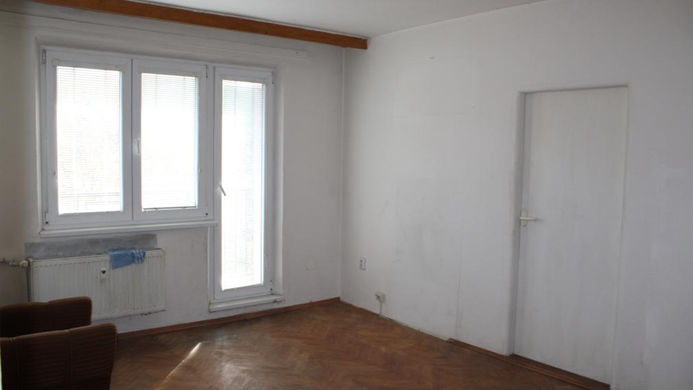 EXKLUZÍVNE-SPEKTRUM REALITY- Na Predaj 3-izbový byt, 62 m2 s balkónom, Handlová, ul. Prievidzská