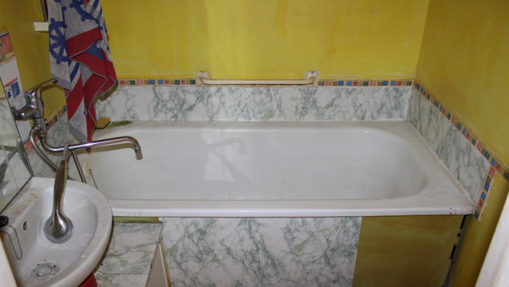 EXKLUZÍVNE-SPEKTRUM REALITY- Na Predaj 3-izbový byt, 62 m2 s balkónom, Handlová, ul. Prievidzská