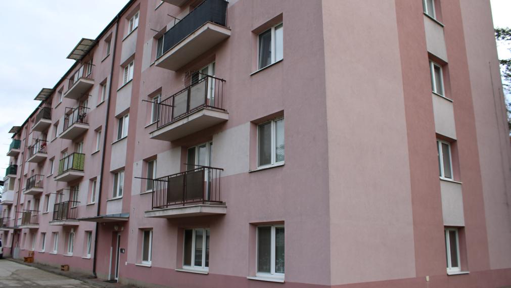 EXKLUZÍVNE-SPEKTRUM REALITY- Na Predaj 3-izbový byt, 62 m2 s balkónom, Handlová, ul. Prievidzská