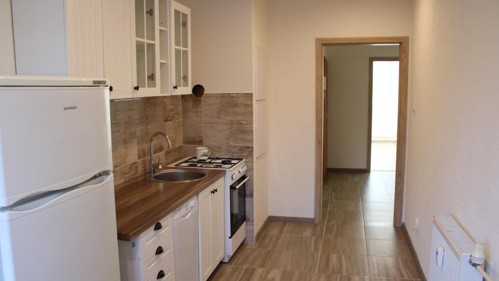 REZERVOVANÉ-EXKLUZÍVNE-SPEKTRUM REALITY- Na Predaj kompletne rekonštruovaný 3-izbový byt, 64 m2 s loggiou, Handlová