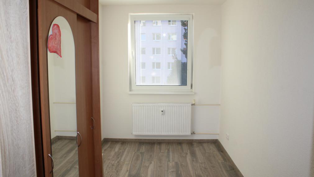 REZERVOVANÉ-EXKLUZÍVNE-SPEKTRUM REALITY- Na Predaj kompletne rekonštruovaný 3-izbový byt, 64 m2 s loggiou, Handlová