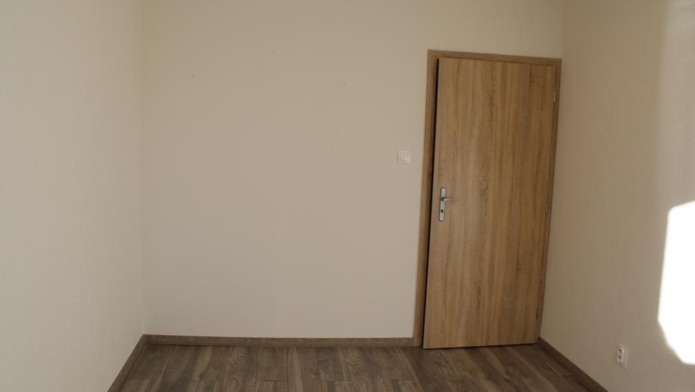 REZERVOVANÉ-EXKLUZÍVNE-SPEKTRUM REALITY- Na Predaj kompletne rekonštruovaný 3-izbový byt, 64 m2 s loggiou, Handlová