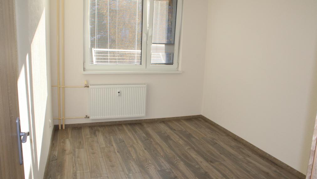 REZERVOVANÉ-EXKLUZÍVNE-SPEKTRUM REALITY- Na Predaj kompletne rekonštruovaný 3-izbový byt, 64 m2 s loggiou, Handlová