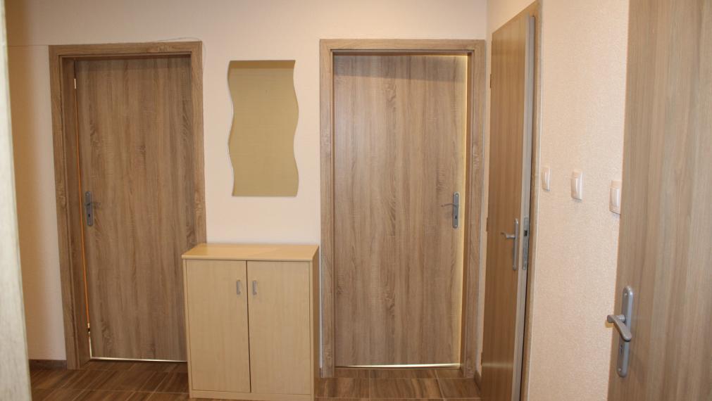 REZERVOVANÉ-EXKLUZÍVNE-SPEKTRUM REALITY- Na Predaj kompletne rekonštruovaný 3-izbový byt, 64 m2 s loggiou, Handlová