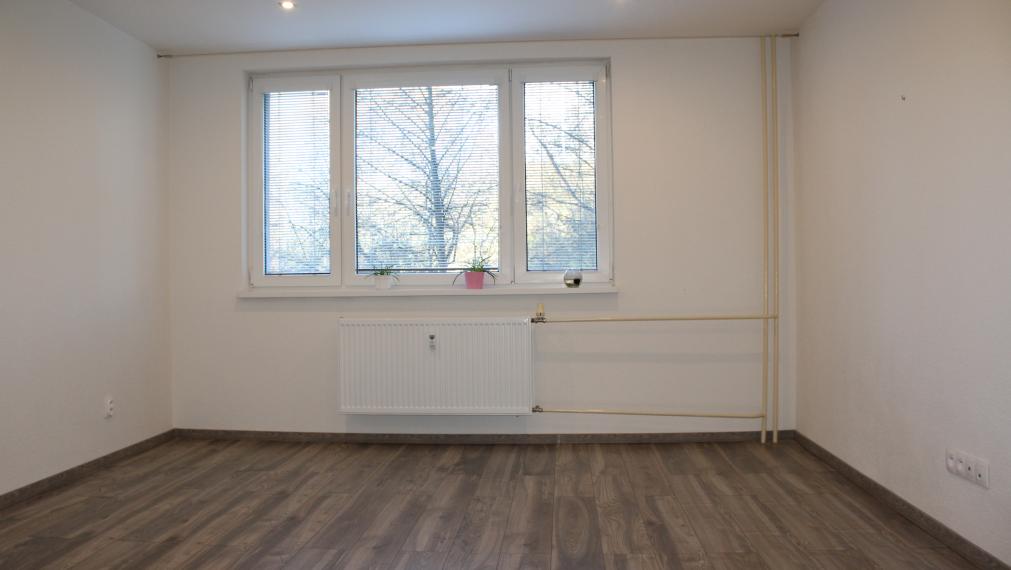 REZERVOVANÉ-EXKLUZÍVNE-SPEKTRUM REALITY- Na Predaj kompletne rekonštruovaný 3-izbový byt, 64 m2 s loggiou, Handlová