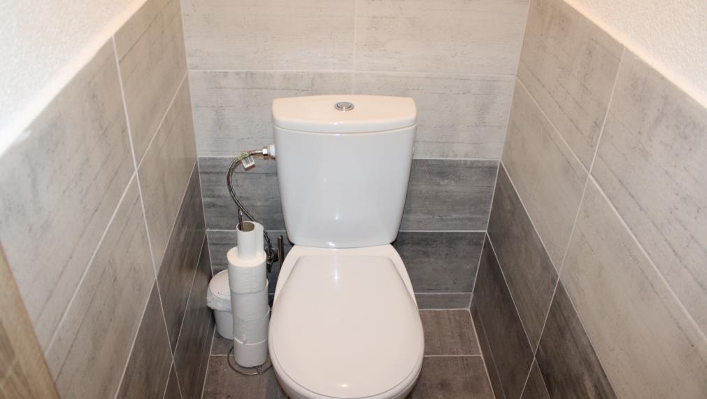 REZERVOVANÉ-EXKLUZÍVNE-SPEKTRUM REALITY- Na Predaj kompletne rekonštruovaný 3-izbový byt, 64 m2 s loggiou, Handlová