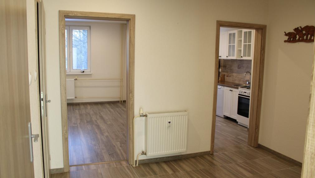 REZERVOVANÉ-EXKLUZÍVNE-SPEKTRUM REALITY- Na Predaj kompletne rekonštruovaný 3-izbový byt, 64 m2 s loggiou, Handlová