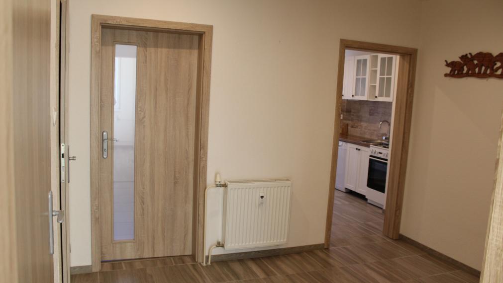 REZERVOVANÉ-EXKLUZÍVNE-SPEKTRUM REALITY- Na Predaj kompletne rekonštruovaný 3-izbový byt, 64 m2 s loggiou, Handlová