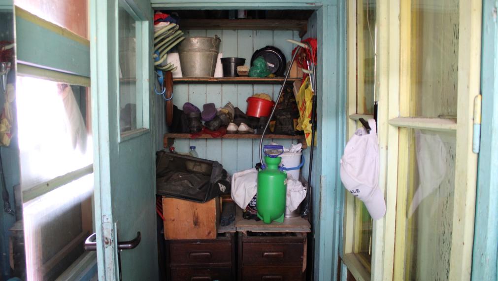 PREDANÉ-SPEKTRUM REALITY- Na Predaj  záhradná chatka s pozemkom 902 m2 ,, záhradkárska osada nad kúpaliskom" Handlová