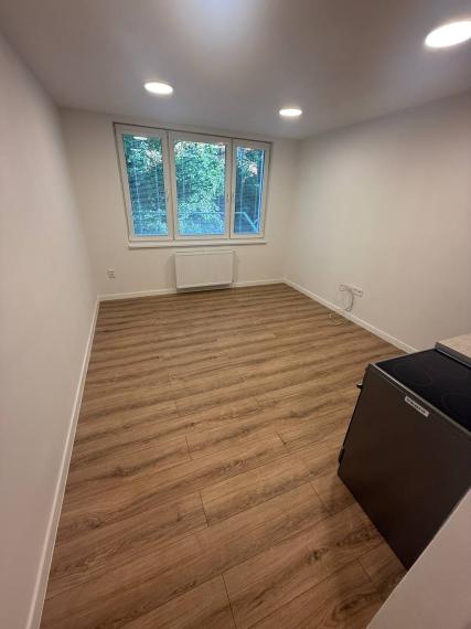 SPEKTRUM REALITY- Na PREDAJ komplet rekonštruovaná Garsónka 22 m2, Handlová, ul. Morovnianska cesta