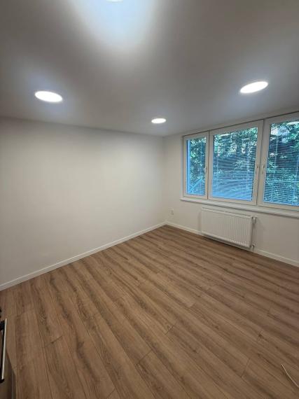 SPEKTRUM REALITY- Na PREDAJ komplet rekonštruovaná Garsónka 22 m2, Handlová, ul. Morovnianska cesta