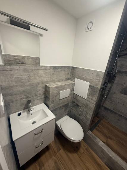 SPEKTRUM REALITY- Na PREDAJ komplet rekonštruovaná Garsónka 22 m2, Handlová, ul. Morovnianska cesta