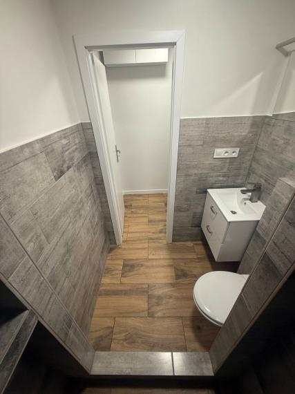 SPEKTRUM REALITY- Na PREDAJ komplet rekonštruovaná Garsónka 22 m2, Handlová, ul. Morovnianska cesta