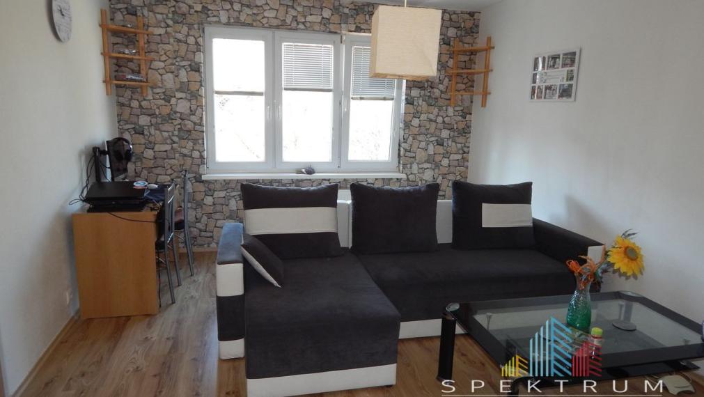 EXKLUZÍVNE-SPEKTRUM REALITY- Na Predaj 2-izbový byt, 58 m2 s balkónom, Handlová, ul. Prievidzská