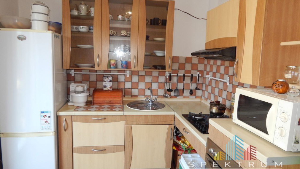 REZERVOVANÉ-SPEKTRUM REALITY- Na Predaj 2-izbový byt, 58 m2 s balkónom, Handlová, ul. Prievidzská