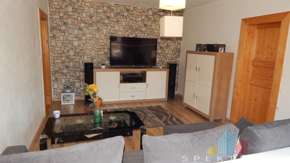 EXKLUZÍVNE-SPEKTRUM REALITY- Na Predaj 2-izbový byt, 58 m2 s balkónom, Handlová, ul. Prievidzská