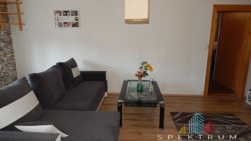 EXKLUZÍVNE-SPEKTRUM REALITY- Na Predaj 2-izbový byt, 58 m2 s balkónom, Handlová, ul. Prievidzská