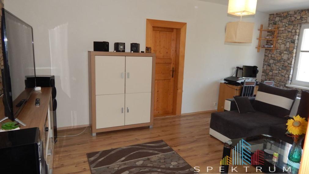 EXKLUZÍVNE-SPEKTRUM REALITY- Na Predaj 2-izbový byt, 58 m2 s balkónom, Handlová, ul. Prievidzská