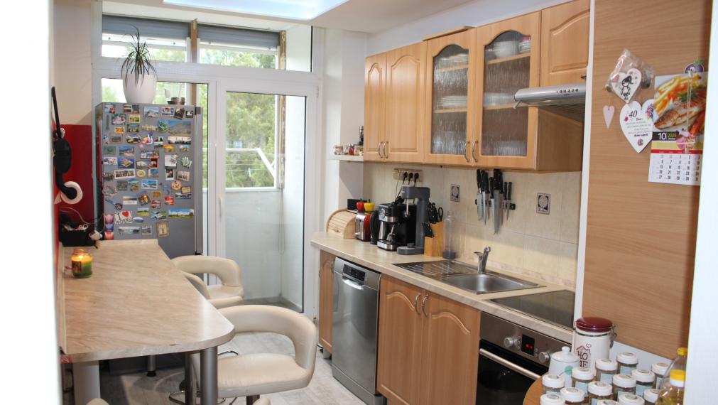 EXKLUZÍVNE-SPEKTRUM REALITY- Na Predaj kompletne rekonštruovaný 3-izbový  byt, 64 m2 s loggiou, Handlová