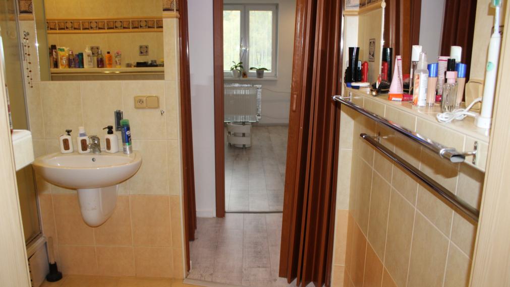 EXKLUZÍVNE-SPEKTRUM REALITY- Na Predaj kompletne rekonštruovaný 3-izbový  byt, 64 m2 s loggiou, Handlová