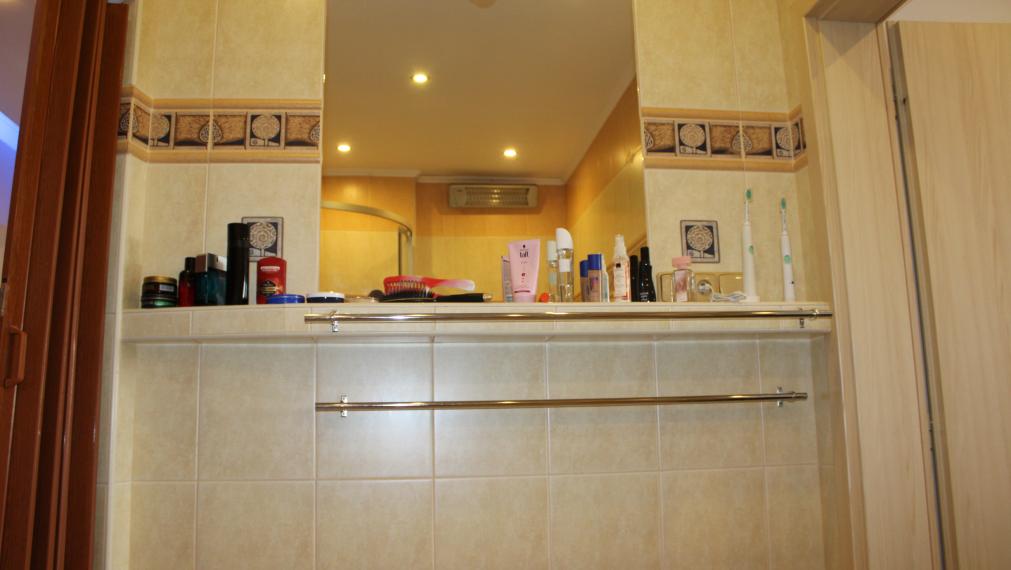 EXKLUZÍVNE-SPEKTRUM REALITY- Na Predaj kompletne rekonštruovaný 3-izbový  byt, 64 m2 s loggiou, Handlová