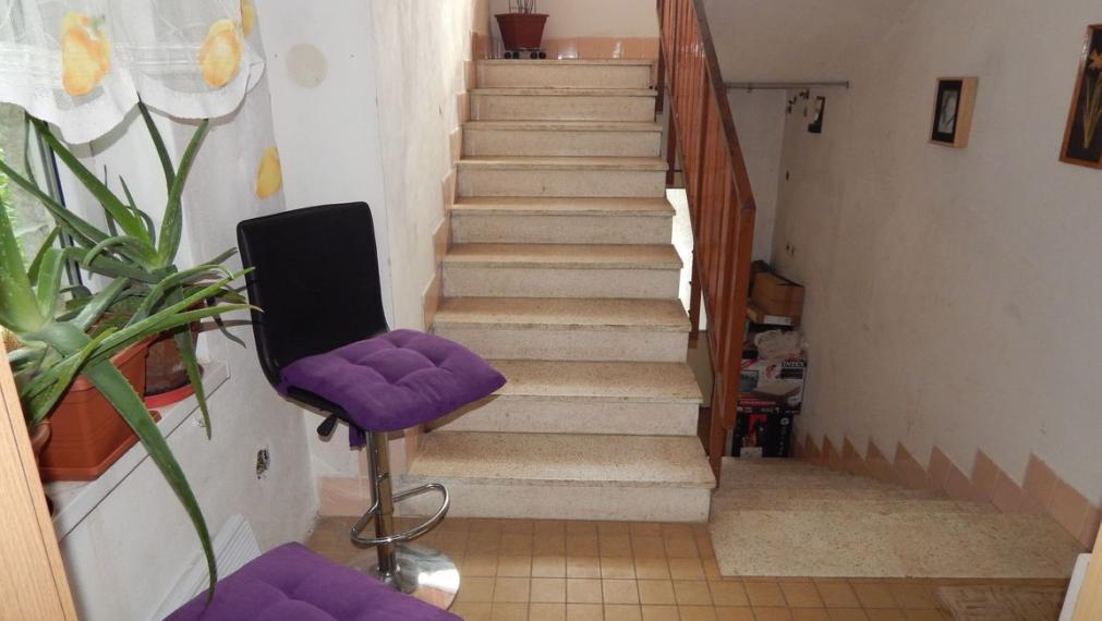 EXKLUZÍVNE-SPEKTRUM REALITY- Na predaj 5-izbový rodinný dom s pozemkom 1088 m2, Janová Lehota, okres Žiar nad Hronom