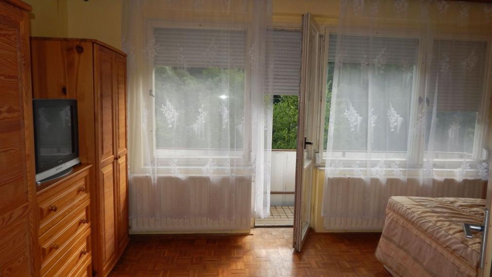 EXKLUZÍVNE-SPEKTRUM REALITY- Na predaj 5-izbový rodinný dom s pozemkom 1088 m2, Janová Lehota, okres Žiar nad Hronom