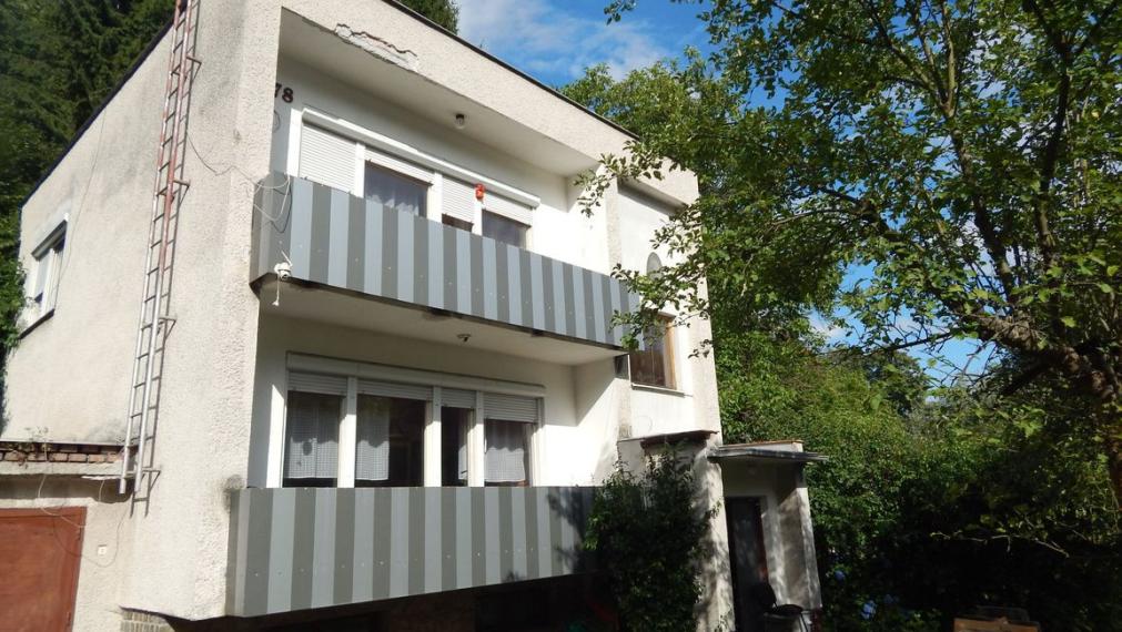 EXKLUZÍVNE-SPEKTRUM REALITY- Na predaj 5-izbový rodinný dom s pozemkom 1088 m2, Janová Lehota, okres Žiar nad Hronom