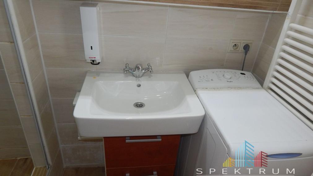 SPEKTRUM REALITY- Na PRENÁJOM 3-izbový byt, 64 m2 s balkónom, Centrum, okres Žiar Nad Hronom