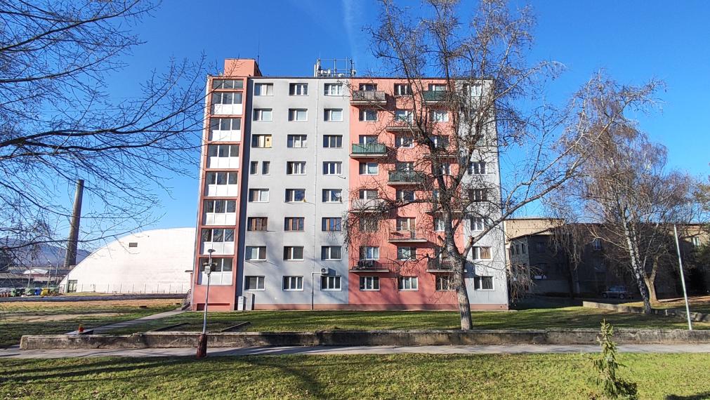 EXKLUZÍVNE-SPEKTRUM REALITY- Na Predaj kompletne rekonštruovaný 1-izbový byt, 34 m2 s balkónom, Nováky