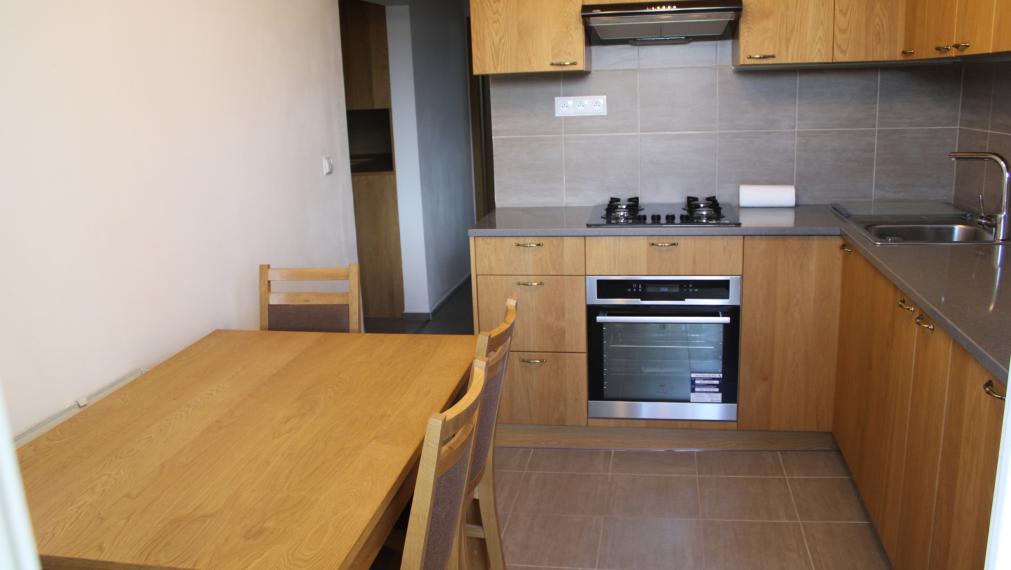 SPEKTRUM REALITY- Na Predaj 3-izbový byt, 72 m2 s loggiou, Prievidza- Necpaly