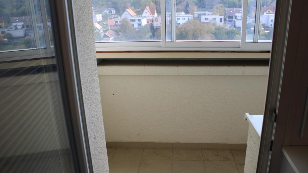 SPEKTRUM REALITY- Na Predaj 3-izbový byt, 72 m2 s loggiou, Prievidza- Necpaly