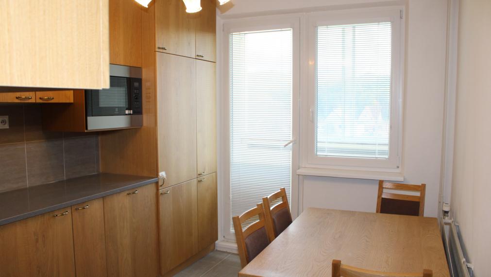 SPEKTRUM REALITY- Na Predaj 3-izbový byt, 72 m2 s loggiou, Prievidza- Necpaly