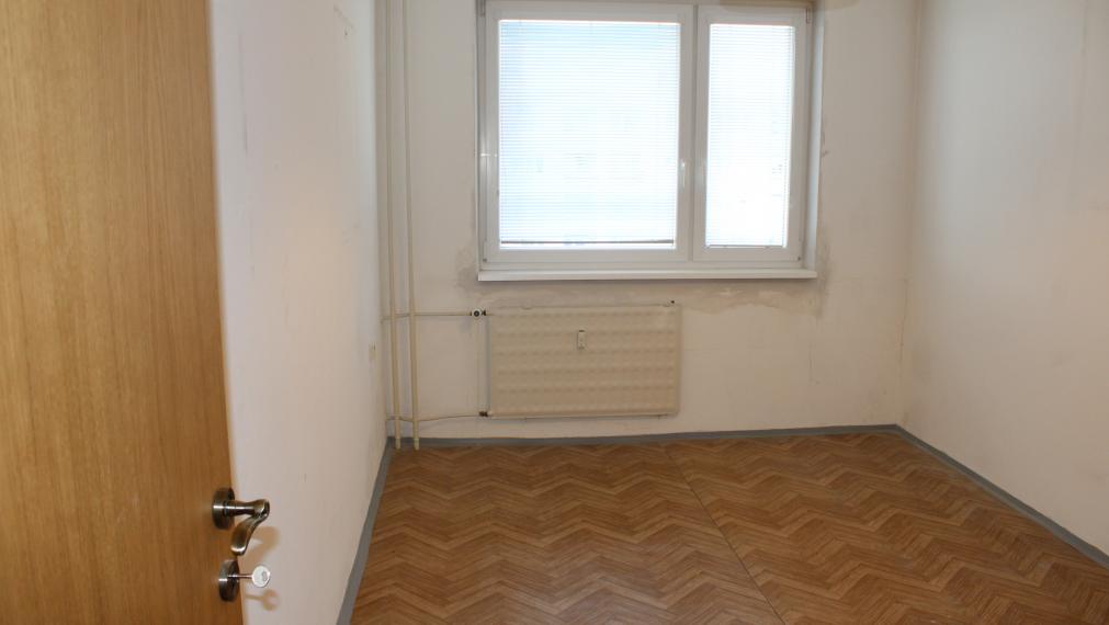 SPEKTRUM REALITY- Na Predaj 3-izbový byt, 72 m2 s loggiou, Prievidza- Necpaly