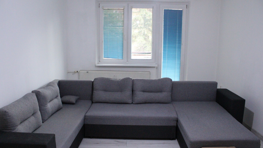 PREDANÉ-SPEKTRUM REALITY- Na Predaj 2-izbový byt, 56 m2 s balkónom, Handlová, ul. Prievidzská
